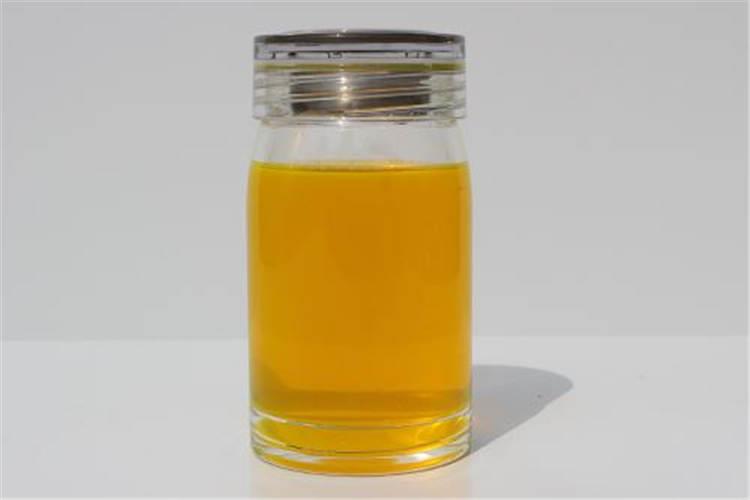 如果環境潮濕，油液中有進水的可能時，宜選用防銹性、抗乳化性、抗氧化性能較好的工業齒輪油